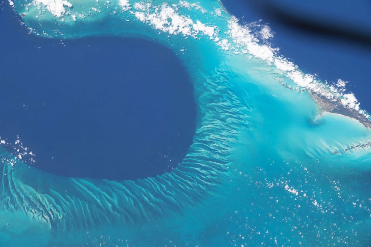 מבט על קרקעית הים, איי בהאמה (צילום: נאס"א)